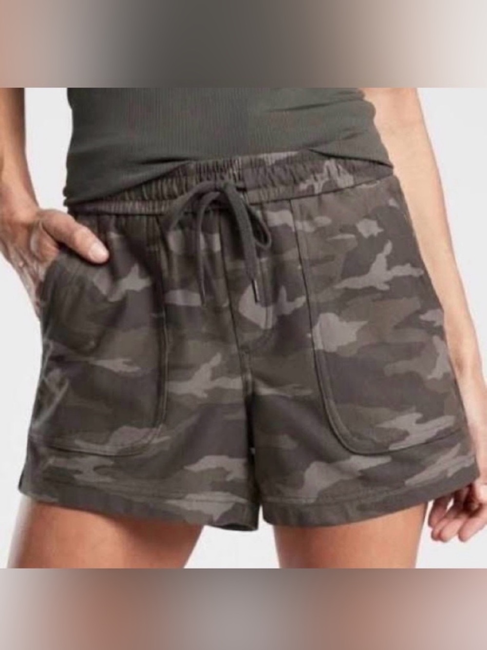 Athleta Camo Farallon Short Womens 14 Green Brown Drawstring Hiking Athleisure